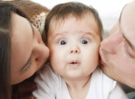 亲吻宝宝小脚引发感染：家长需警惕口腔卫生